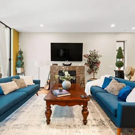 Zen Oasis Of Elegance: Expansive Executive Home